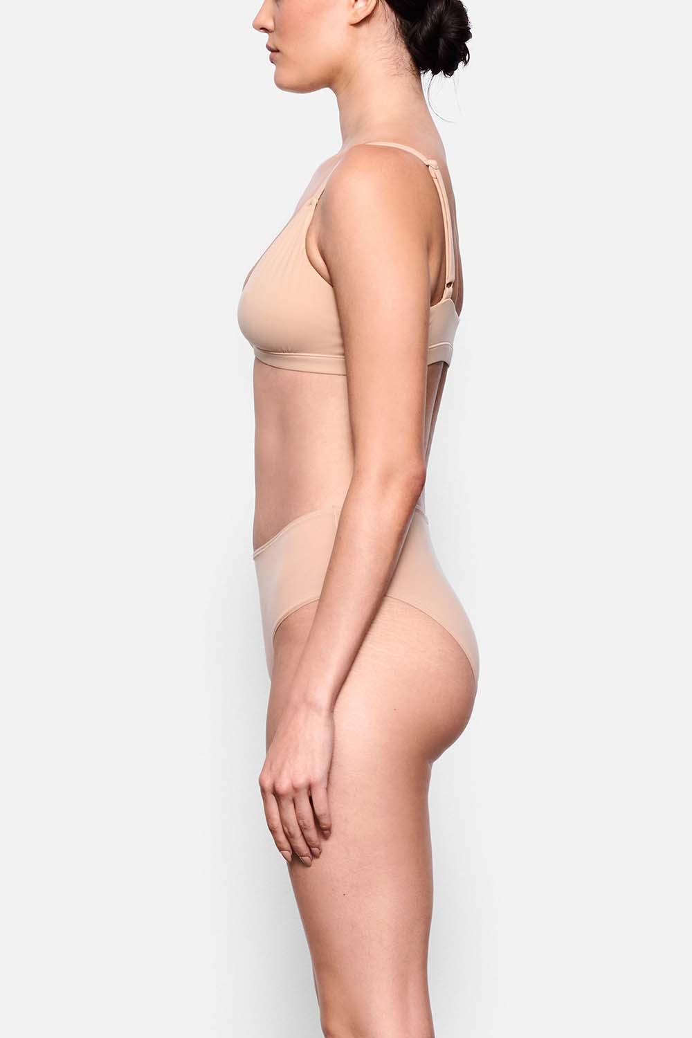 תמונת כל הלוק של BRIEF